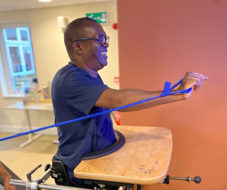 Rele stood in the Balo whlst using rsistance bands