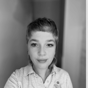 black and whit headshot of sarah everett